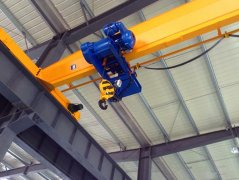 Low headroom overhead crane